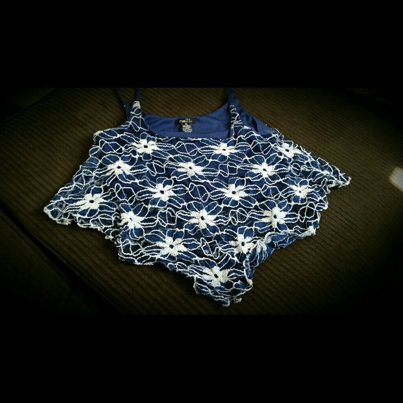 Beautiful 2 tone crop top!