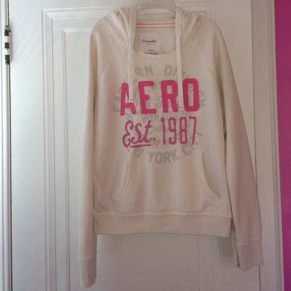 Soft beige sweatshirt!