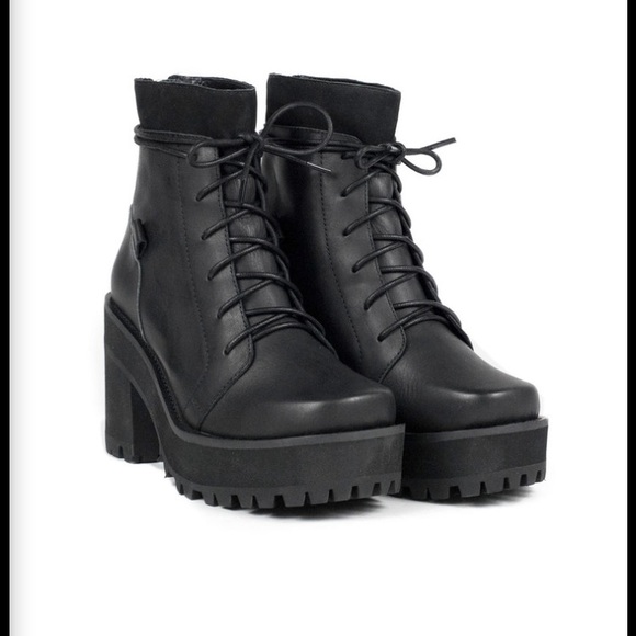 UNIF Reverb Boots