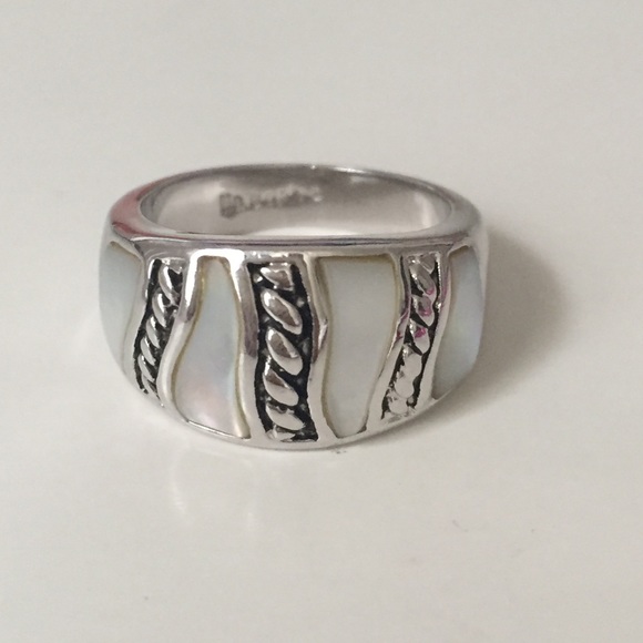 Lia Sophia mother of pearl ring - size 7