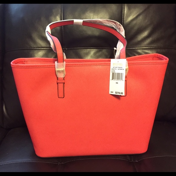 (ON HOLD) โจNEWโจ Michael Kors Jet Set Tote ๐ - Picture 2 of 3