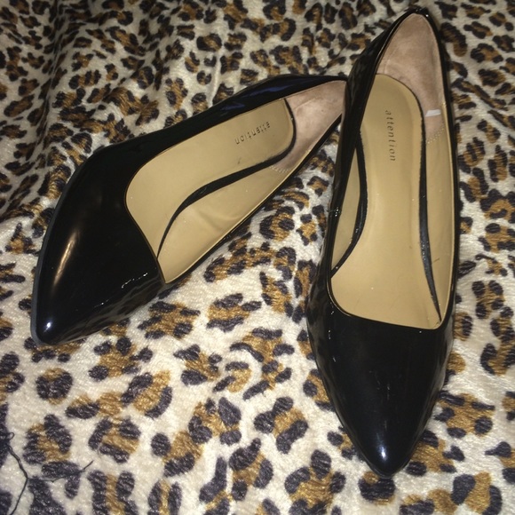 Attention black kitten heel shoe