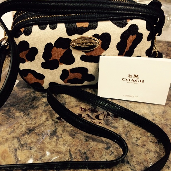 SOLD******Coach Camelot Crossbody! - Picture 3 of 4