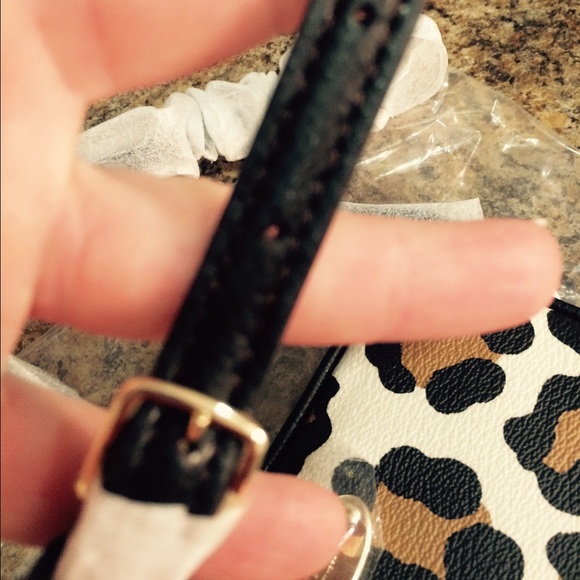 SOLD******Coach Camelot Crossbody! - Picture 4 of 4