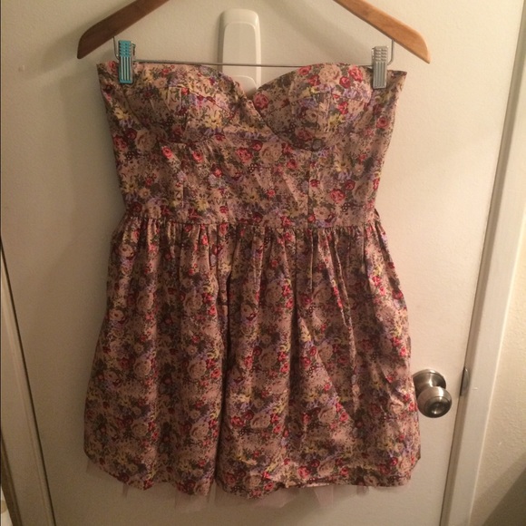 Strapless dress