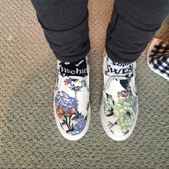 📮SOLD📮!!!!!Floral Sneakers - Picture 4 of 4