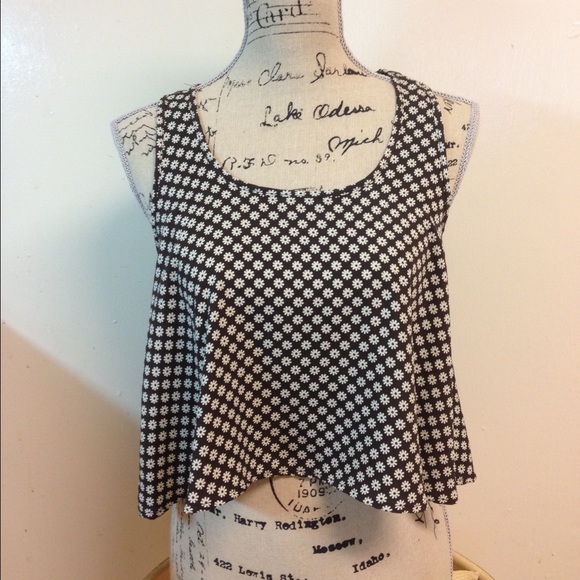 NWT Daisy Print crop top medium