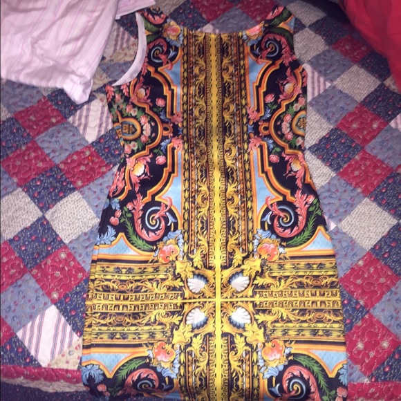 Pattern dress ; club dress .