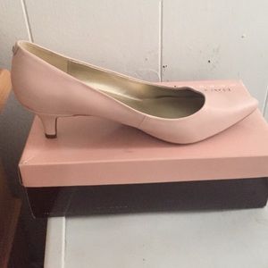 Bandolino Pink Kitten Heels Size 11