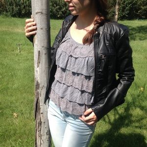 Gray Cap Sleeved A&F Top