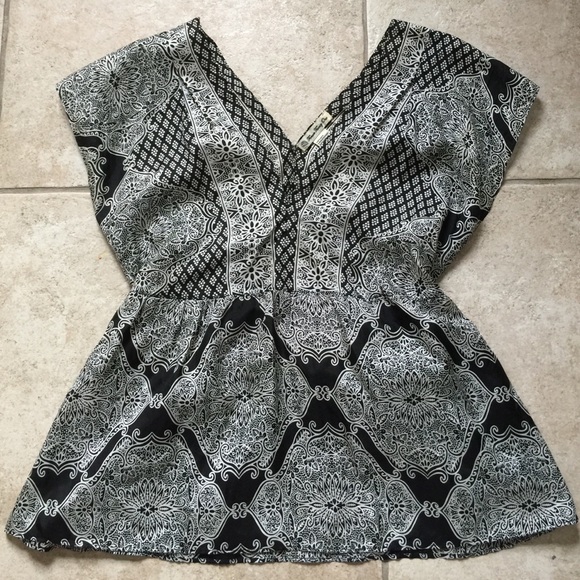Forever 21 black and cream top