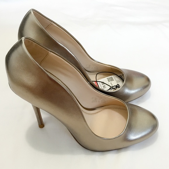 Zara Shoes - 🚨FLASH PRICE🚨NWT Gold Zara Woman Pumps