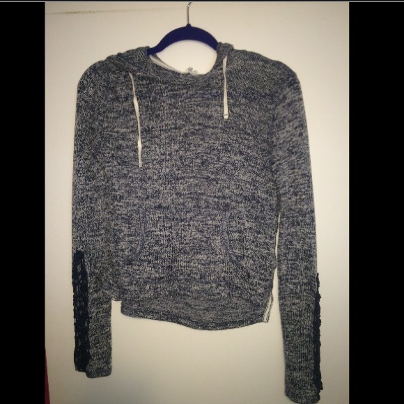 Aeropostale top with hood