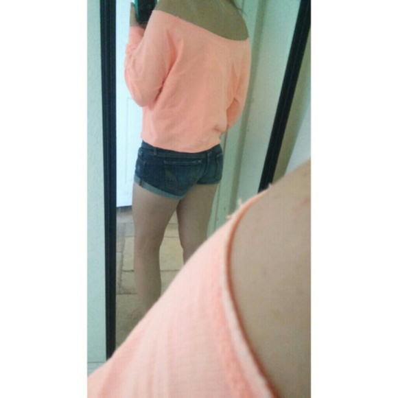 Light peach crop long sleeve - Picture 2 of 4