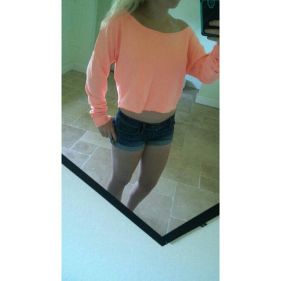 Light peach crop long sleeve - Picture 3 of 4