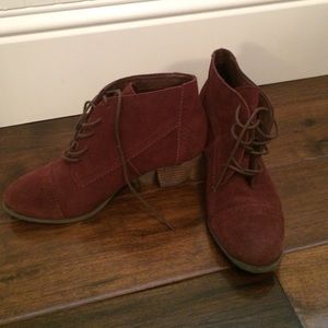 maroon booties