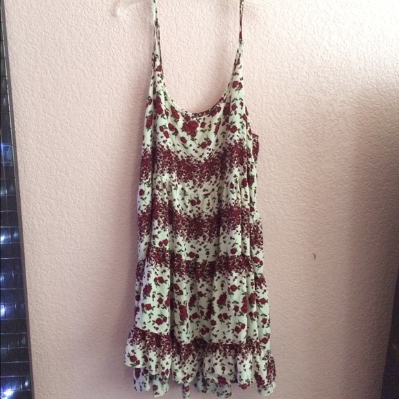 Brandy Melville rose print jada🌹