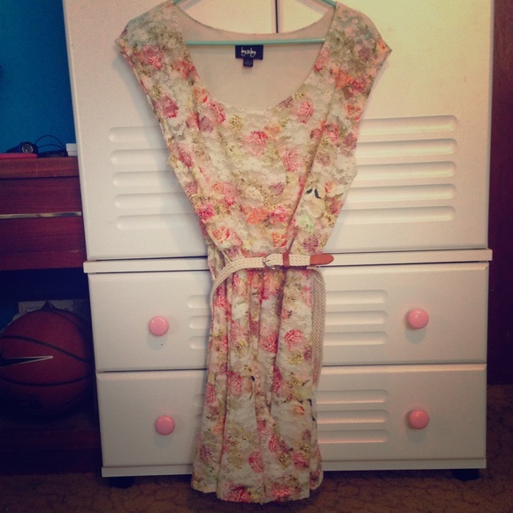 By & by lace spring dress w/ rose design + belt