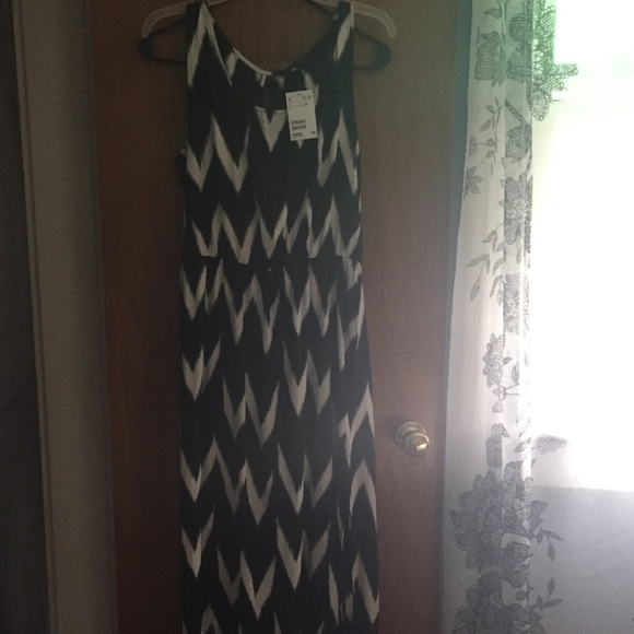 Cute black and white zig zag  patterned dress