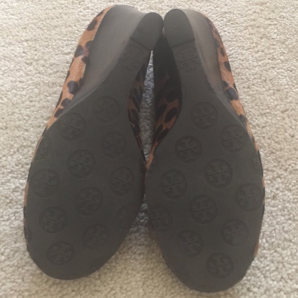 Tory Burch "Sophie" Wedge Leopard print - Picture 3 of 4