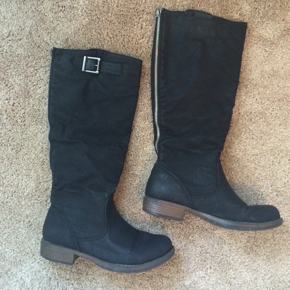 Black slouchy boots