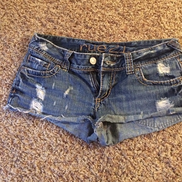 Rue 21 distressed shorts size 5-6