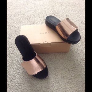 Trendy Zara slide-ins!