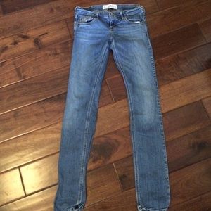 hollister light wash skinny jeans