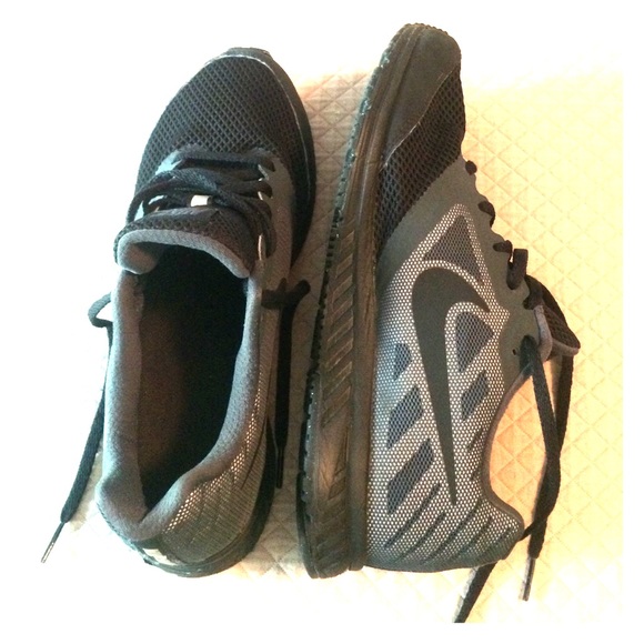NIKE WOMENS ZOOM FLY BLACK RUNNING SHOES SIZE 9