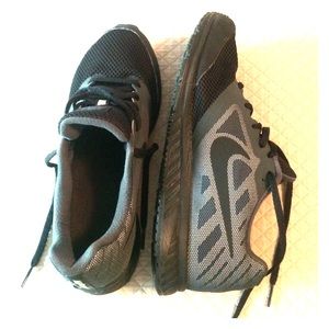 NIKE WOMENS ZOOM FLY BLACK RUNNING SHOES SIZE 9