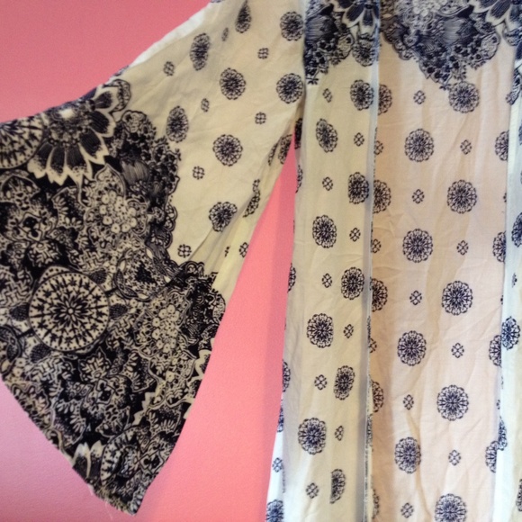 SPRING '15🌸 LF blue printed kimono - Picture 4 of 4