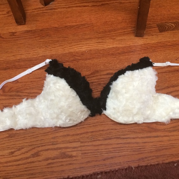 Black and white fur rave bra