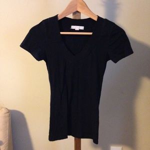 V neck tshirt. In great condition.