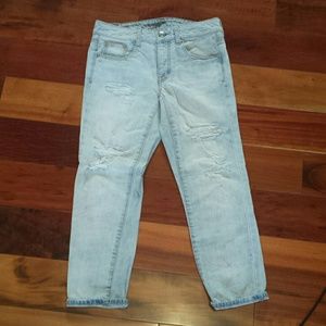 Cropped boyfriend jeans