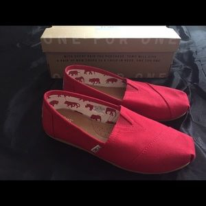 Red toms.