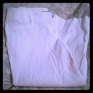 Very Cute Express Size 6 White Cropped Pants