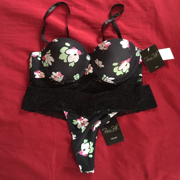 Set of lingerie.