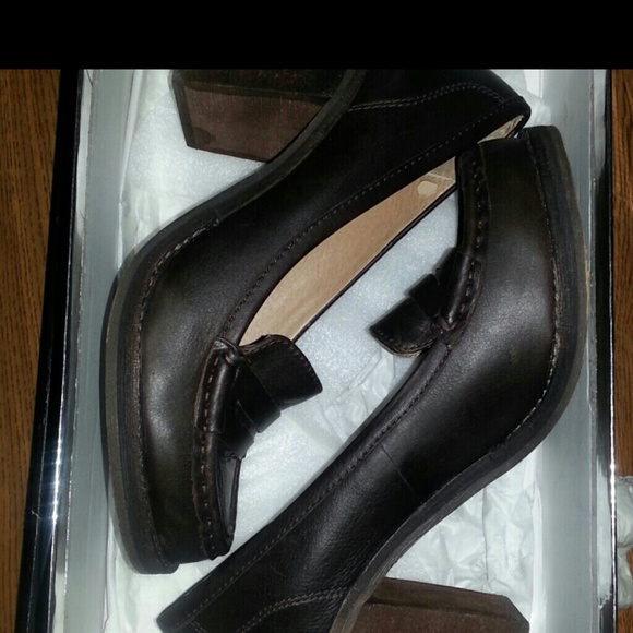 Shoes - Picture 3 of 4