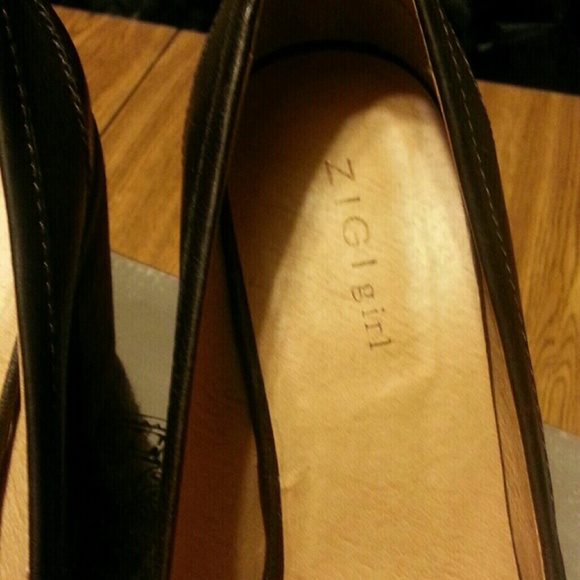 Shoes - Picture 4 of 4