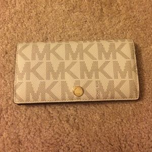 Vanilla Michael Kors Wallet