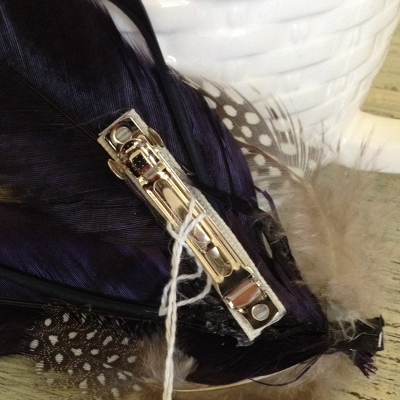 Feather hair clip - Picture 3 of 3