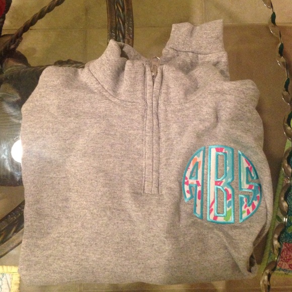 Quarterzip Youth medium monogram, never worn