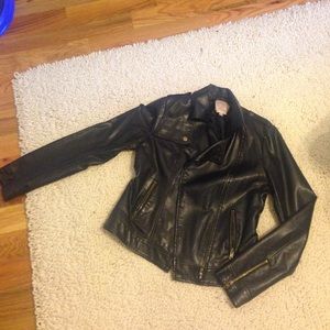 Very cute faux leather jacket perfect for fall!