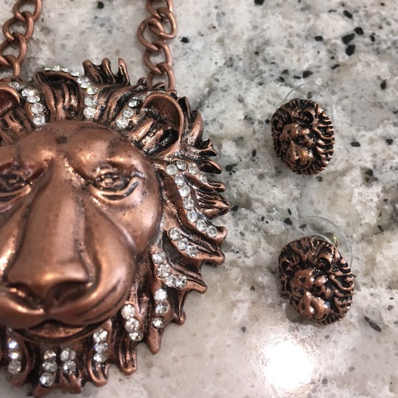 Lion Necklace Set πHost Pickπ - Picture 4 of 4