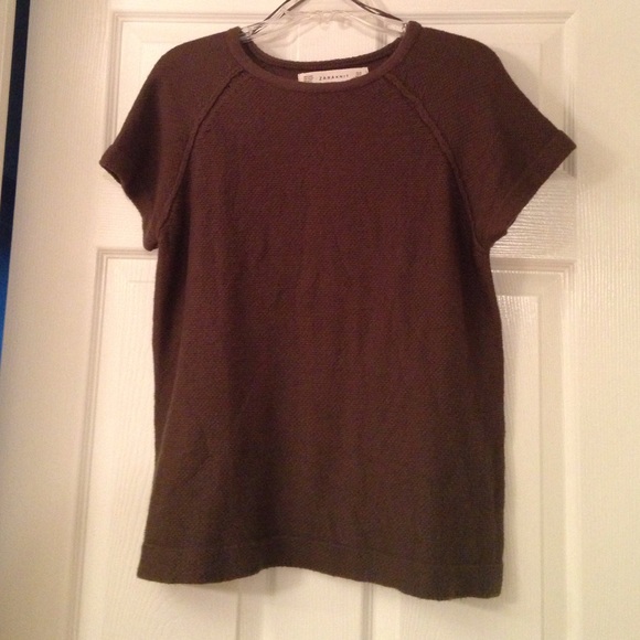 Green short sleeve sweater