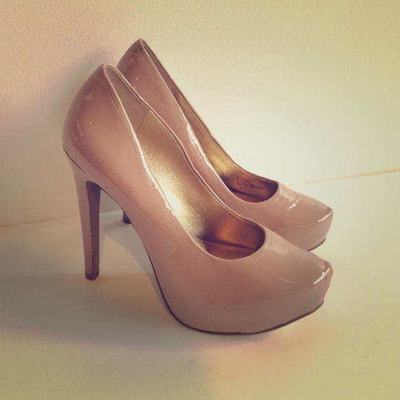Jessica Simpson heels