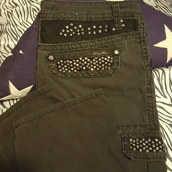 Like NEW!!  Miss Me black cargo pants size 27