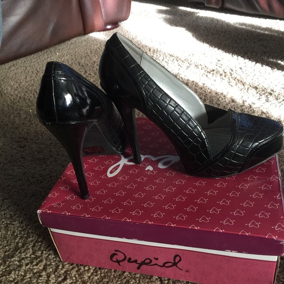 Shoes - Picture 1 of 1