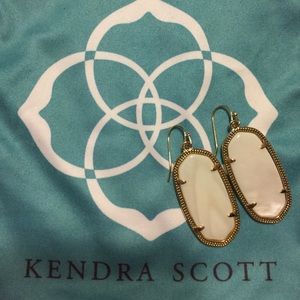 Kendra Scott - Elle Gold Earrings in White Pearl