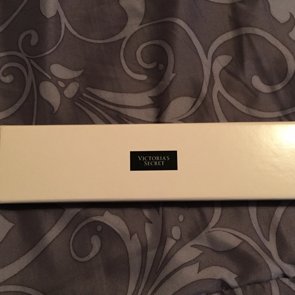 Victoria's Secret multi color bracelet - Picture 2 of 3